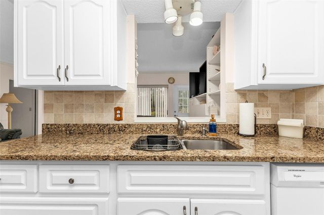546 CIRCLEWOOD DRIVE P3-4, Venice, FL 34293