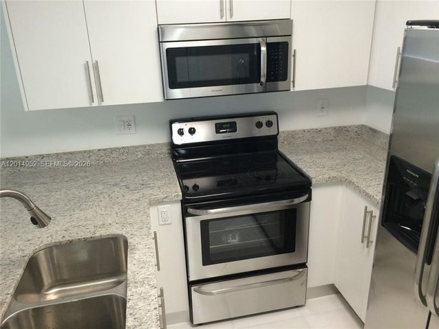 9143 SW 77 AV B107, Miami, FL 33156