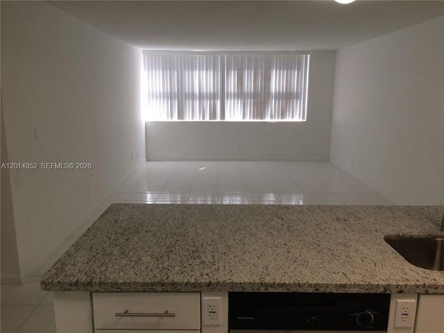 9143 SW 77 AV B107, Miami, FL 33156