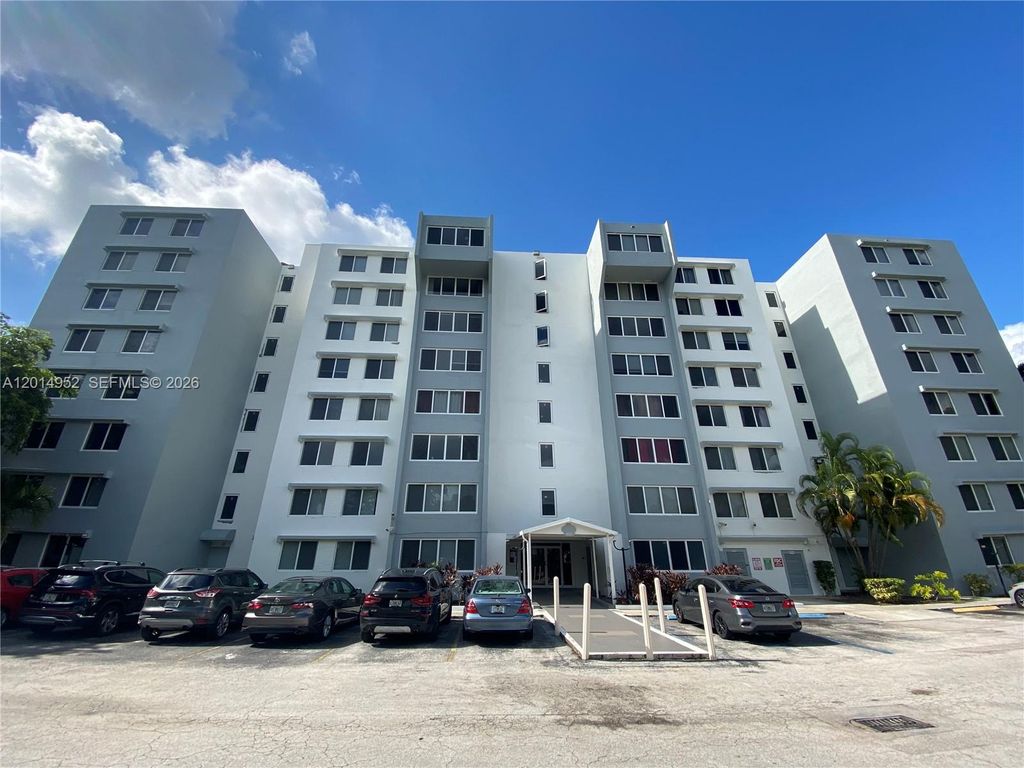 9143 SW 77 AV B107, Miami, FL 33156