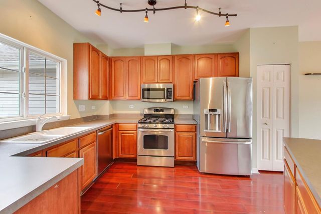 2427 Daybreak Court, Elgin, IL 60123