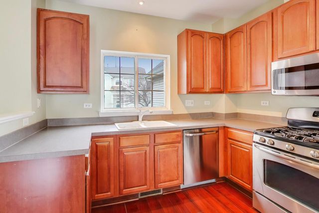 2427 Daybreak Court, Elgin, IL 60123