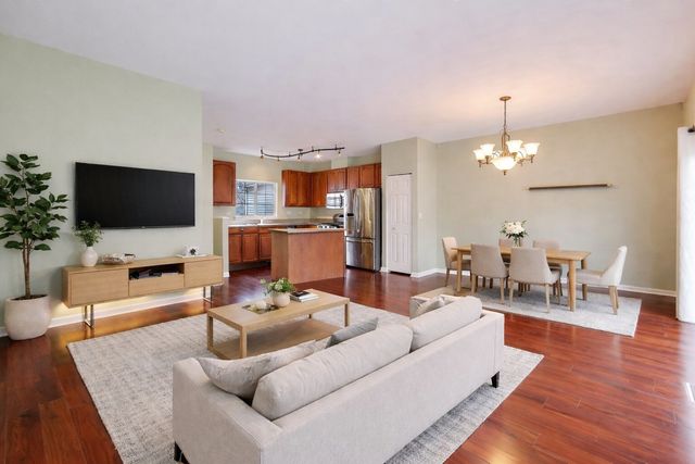 2427 Daybreak Court, Elgin, IL 60123