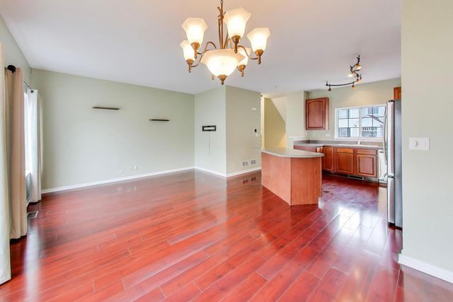 2427 Daybreak Court, Elgin, IL 60123