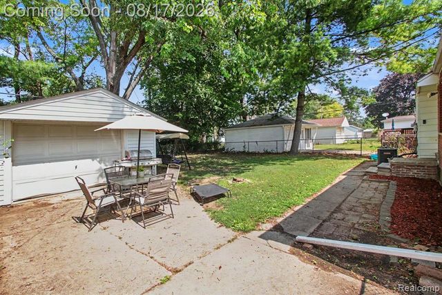 26686 Southwestern Highway, Redford, MI 48239