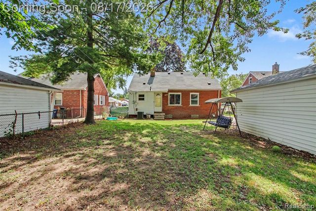 26686 Southwestern Highway, Redford, MI 48239