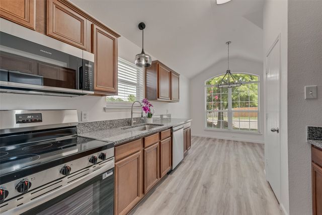 202 Oxford Loop, Princeton, TX 75407
