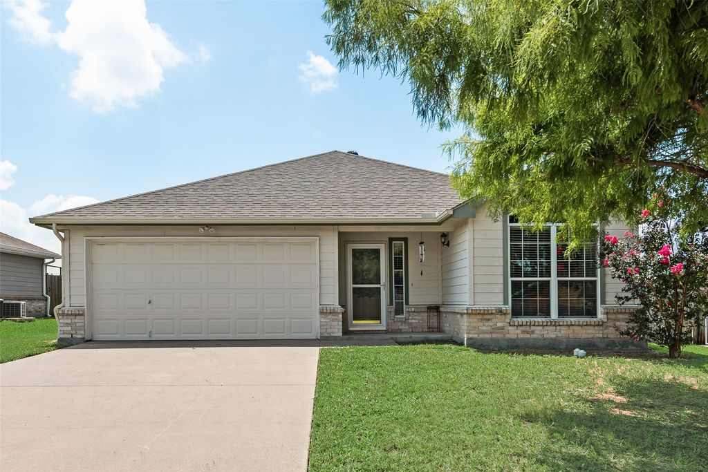 202 Oxford Loop, Princeton, TX 75407