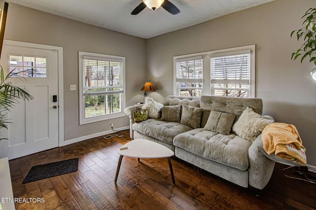 2502 Harvey St, Knoxville, TN 37917