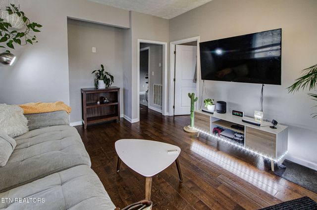 2502 Harvey St, Knoxville, TN 37917