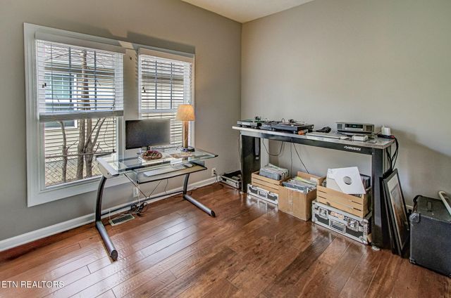 2502 Harvey St, Knoxville, TN 37917