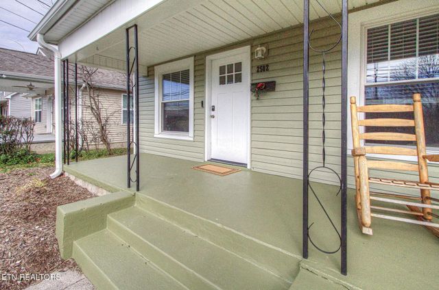 2502 Harvey St, Knoxville, TN 37917