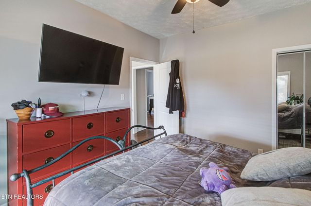 2502 Harvey St, Knoxville, TN 37917