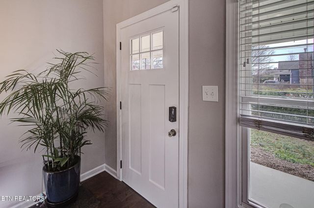 2502 Harvey St, Knoxville, TN 37917