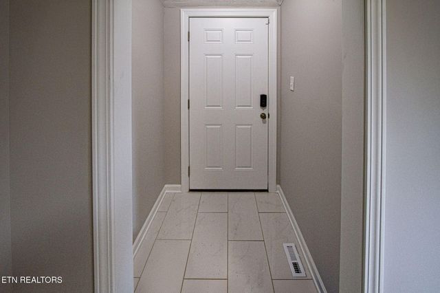 2502 Harvey St, Knoxville, TN 37917