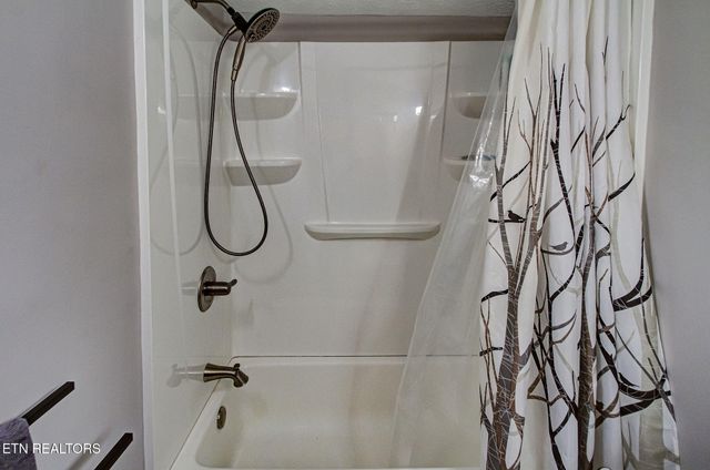 2502 Harvey St, Knoxville, TN 37917