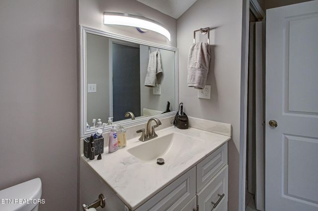 2502 Harvey St, Knoxville, TN 37917