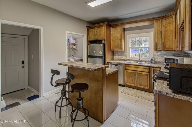 2502 Harvey St, Knoxville, TN 37917