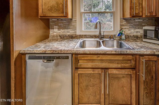 2502 Harvey St, Knoxville, TN 37917