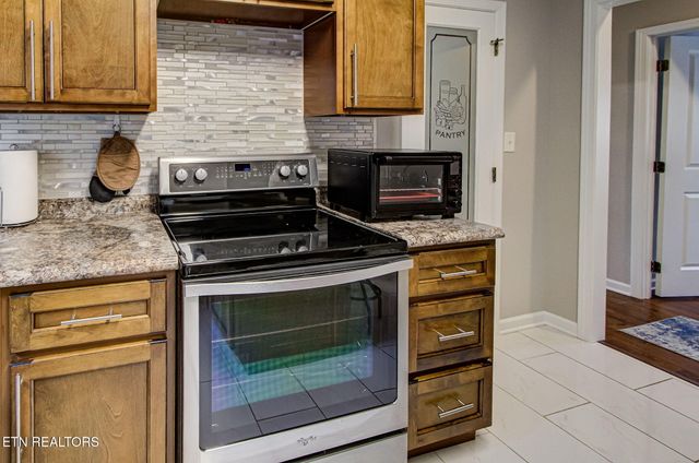 2502 Harvey St, Knoxville, TN 37917