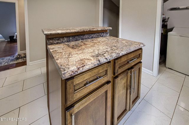 2502 Harvey St, Knoxville, TN 37917