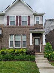 1069 Henley Ln, Gallatin, TN 37066