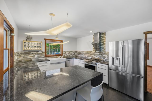 55 Bell Ln, Paris, TN 38242