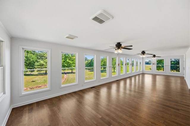 55 Bell Ln, Paris, TN 38242