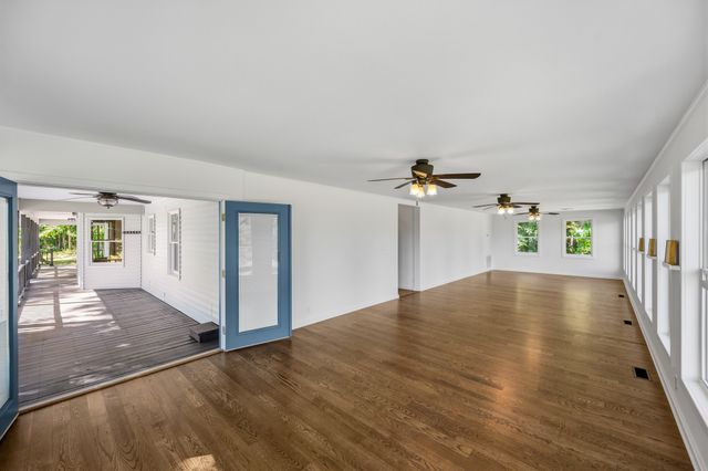 55 Bell Ln, Paris, TN 38242
