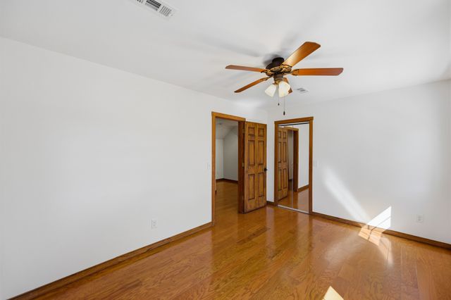 55 Bell Ln, Paris, TN 38242