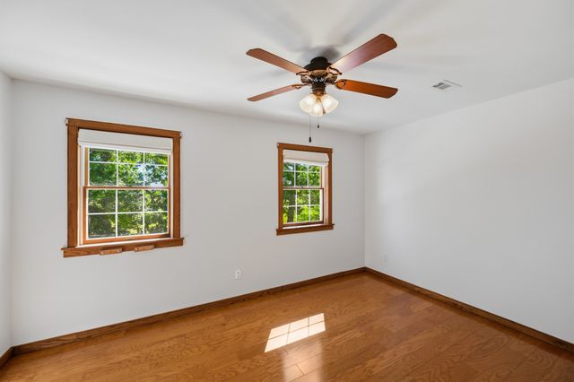 55 Bell Ln, Paris, TN 38242