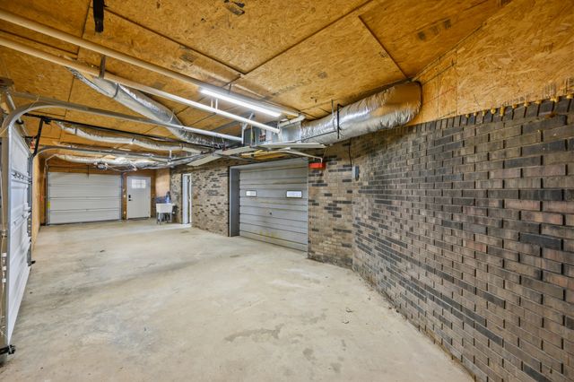 55 Bell Ln, Paris, TN 38242
