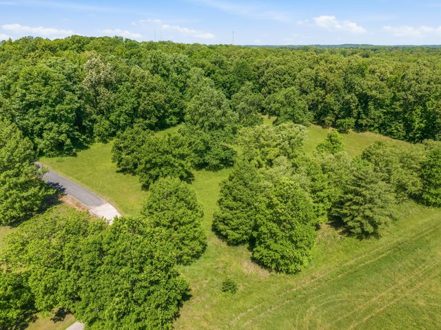 55 Bell Ln, Paris, TN 38242