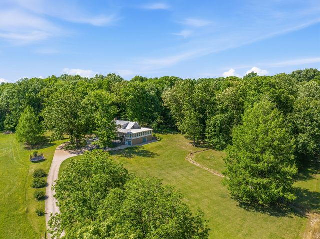 55 Bell Ln, Paris, TN 38242