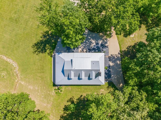 55 Bell Ln, Paris, TN 38242