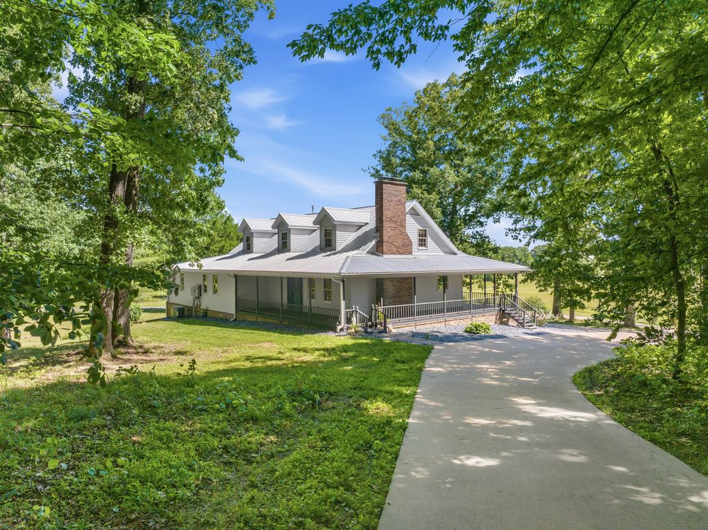 55 Bell Ln, Paris, TN 38242