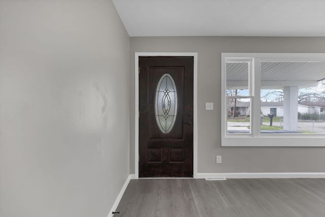 14 Wesley Avenue, Heath, OH 43056