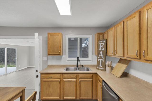 14 Wesley Avenue, Heath, OH 43056