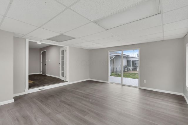 14 Wesley Avenue, Heath, OH 43056