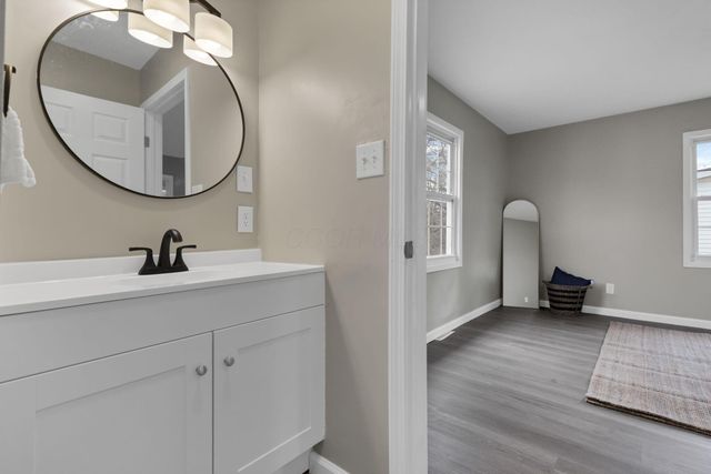 14 Wesley Avenue, Heath, OH 43056
