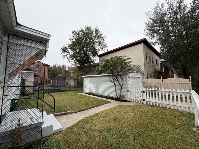 6520 Weslayan Street, Houston, TX 77005