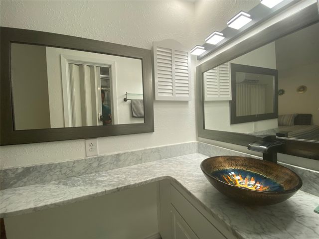 3420 Hidalgo Drive 301, Dallas, TX 75220