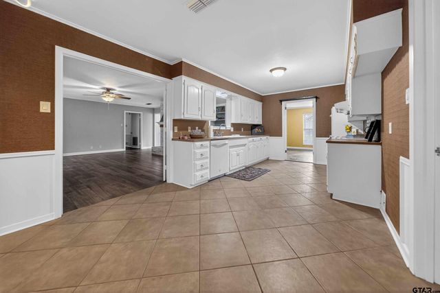 4411 Richmond Rd, Tyler, TX 75703