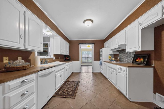 4411 Richmond Rd, Tyler, TX 75703