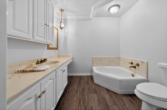 4411 Richmond Rd, Tyler, TX 75703