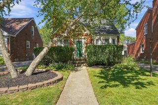 21191 Lochmoor Street, Harper Woods City, MI 48225