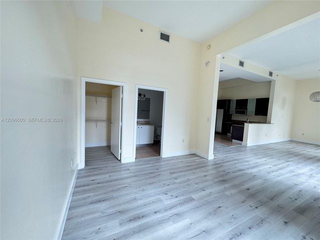 9055 SW 73rd Court 308, Miami, FL 33156