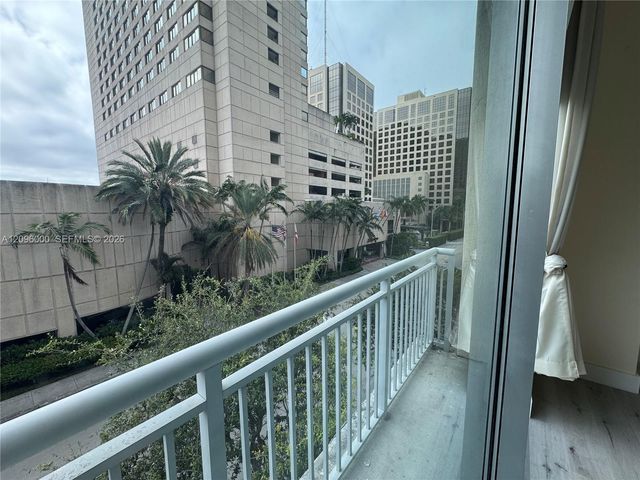 9055 SW 73rd Court 308, Miami, FL 33156