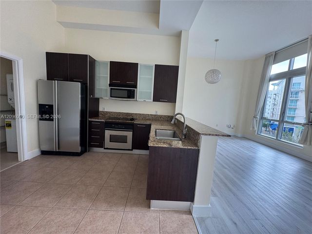 9055 SW 73rd Court 308, Miami, FL 33156