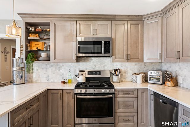 5 Hampton Road, New Fairfield, CT 06812